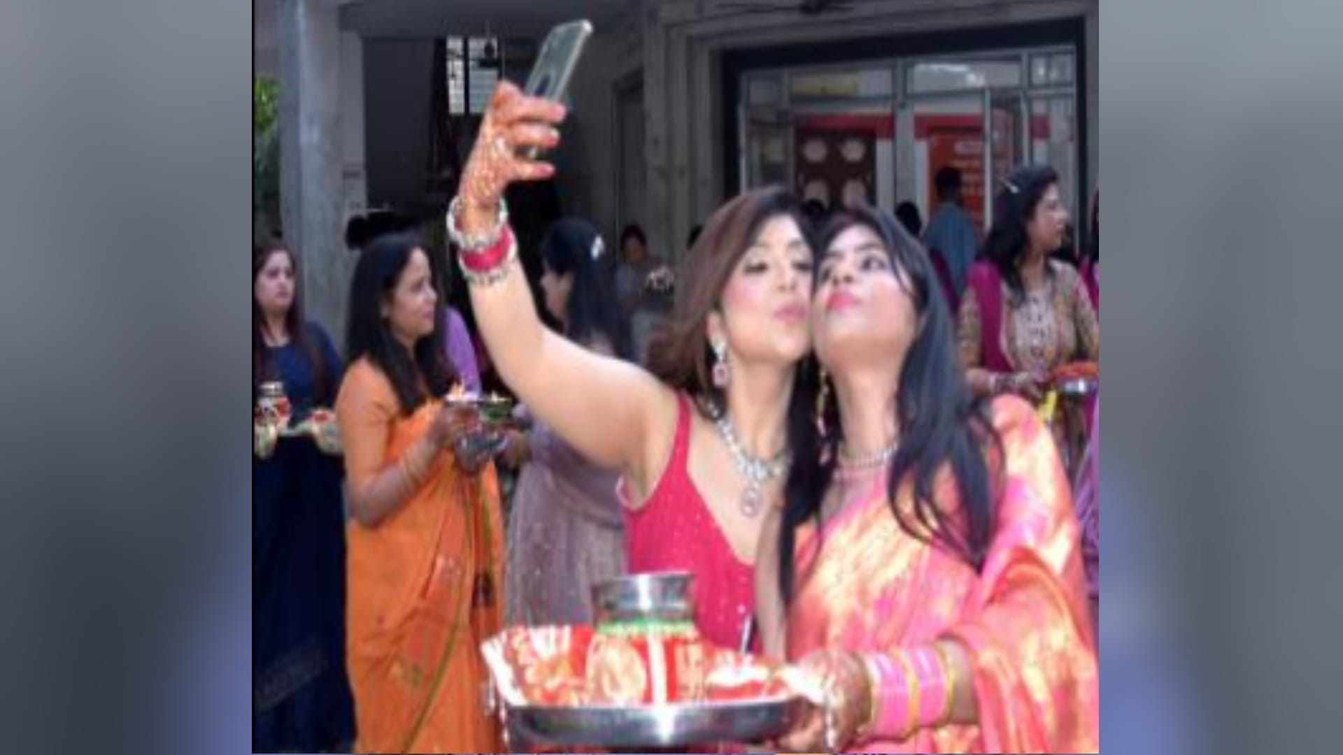 Karwa Chauth 2023: Married women read katha, opens up their fast by looking at the moon and partner