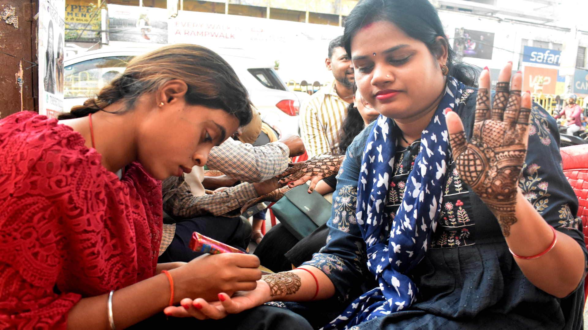 Karwa Chauth 2023 Moon Time in Gorakhpur Chand Kab Niklega Today Karva Chauth