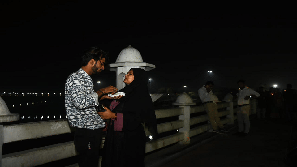 Karva Chauth 2023 Ameen breaks his fast after seeing Rihan on Gomti River Front lucknow