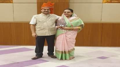 Karwa Chauth 2023: Divisional Commissioner of Varanasi, VDA Vice President or DIG, Karwa Chauth fast is speci