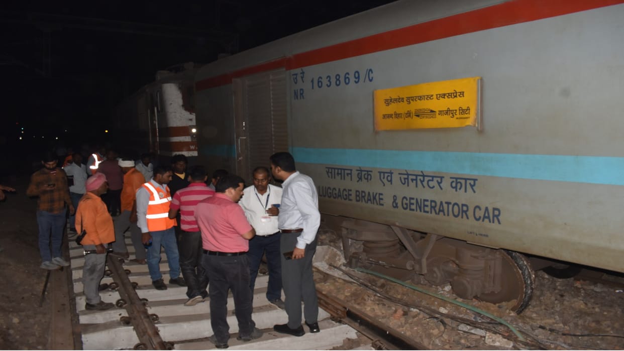 Suhaildev Express News: Passengers got off the train amidst chaos, thanked God for their safety