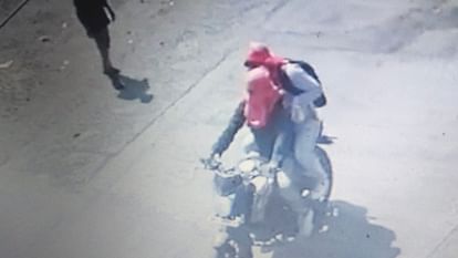 Ujjain: नागेश्वरधाम में लाखों के आभूषण चोरी, ना ताला तोड़ा, ना जाली काटी फिर भी 30 तोला सोना चुरा ले गए चोर Ujjain News: Jewelery worth 30 lakhs stolen from Nageshwardham