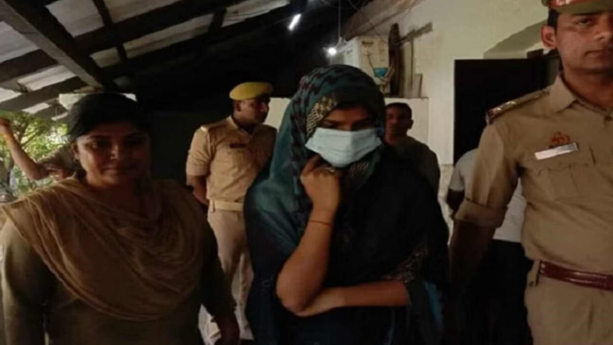 Sitanjali accused of killing husband will observe Karva Chauth fast for her lover.