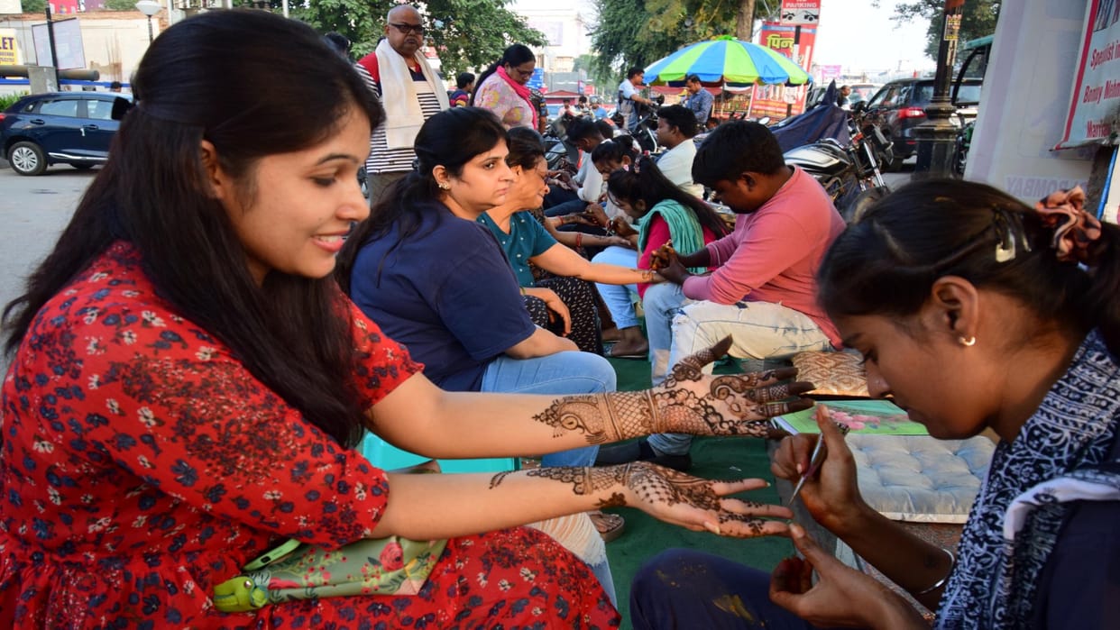 Karwa Chauth: Karwa will be decorated today in Budhaditya Yoga, it will rain unbroken good fortune.