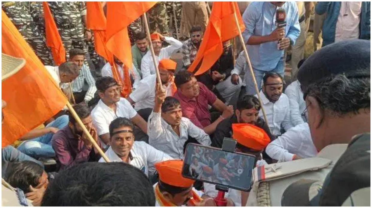 Police stop Shiv Sena activists from entering Belagavi at Maharashtra border