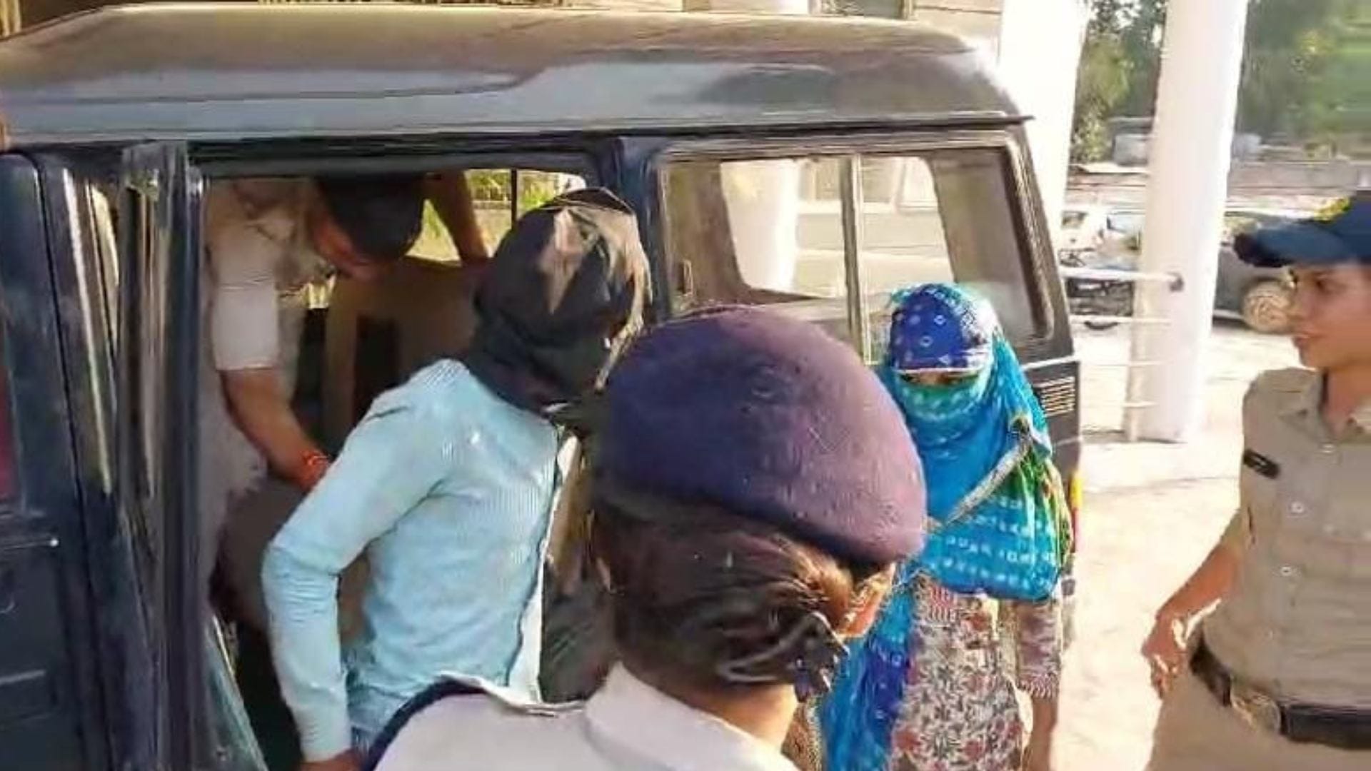Ujjain: Couple who ran away leaving newborn baby in train caught, police also surprised to hear their excuses