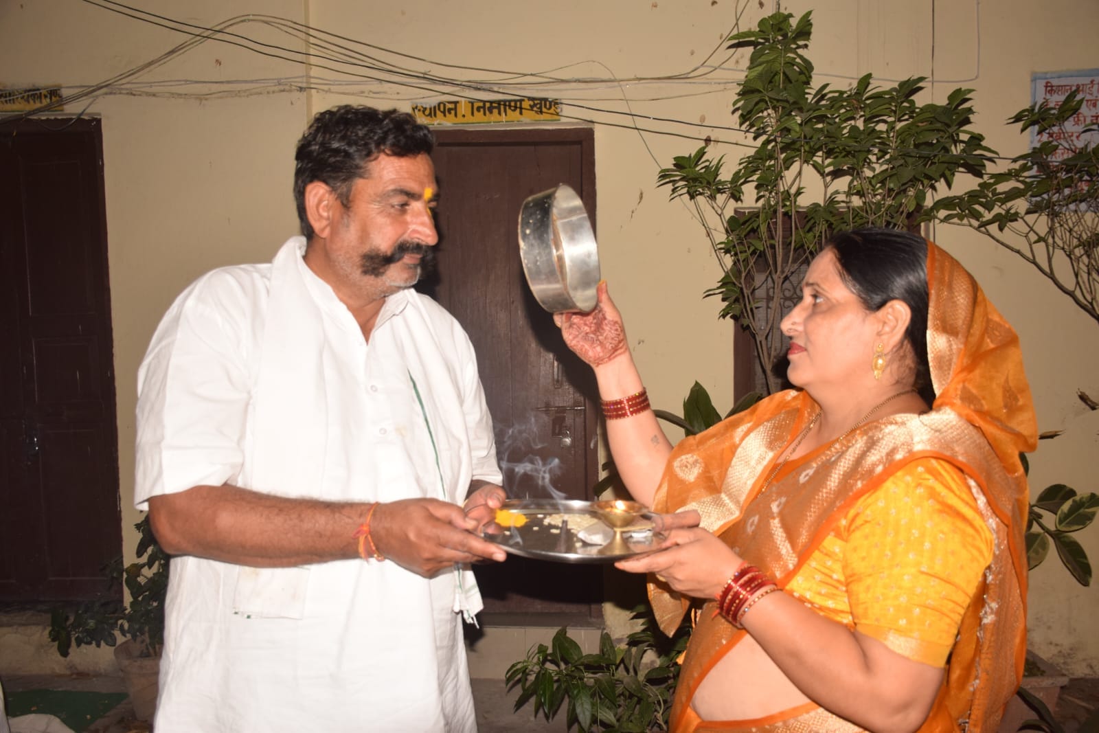 Karwa Chauth 2023: Married women read katha, opens up their fast by looking at the moon and partner