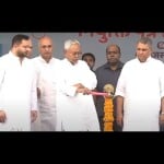 मुख्यमंत्री नीतीश कुमार के साथ दीप प्रज्ज्वलित करते उप मुख्यमंत्री तेजस्वी यादव।