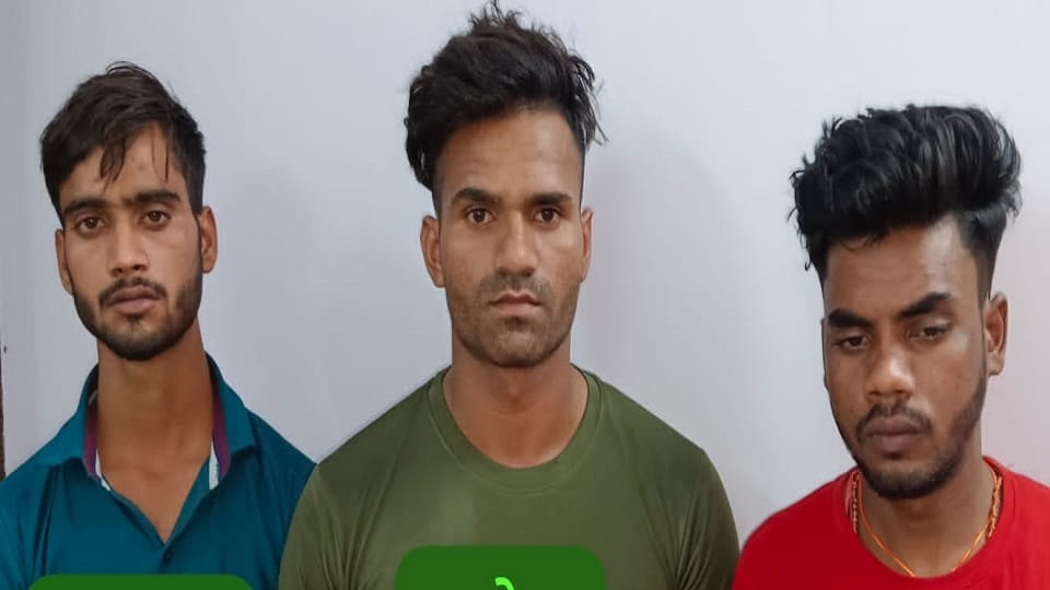 Police arrested eight smugglers with opium in Bareilly and Budaun