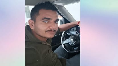 Moradabad: सीओ के गनर ने खुद को मार ली गोली, फायरिंग की आवाज से पड़ोसी सन्न, पुलिस ने हथियार कब्जे में लिया Moradabad: CO gunner shot himself, neighbors stunned by sound of firing...Police seized weapon