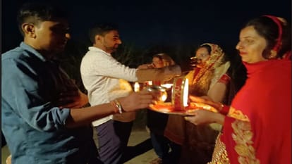 Karva Chauth: Story recitation amid whole day movement Amroha, fast broken when husband reached protest site