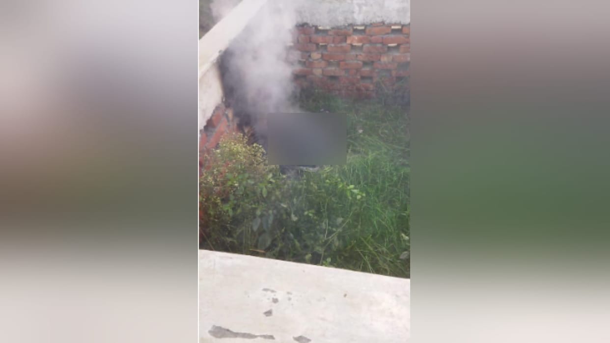 Baghpat: Dead body of girl was found burning in a suitcase and police sent it for post-mortem