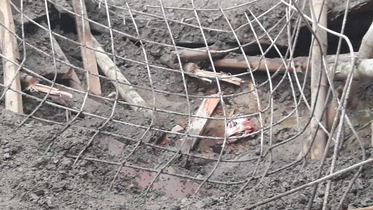 roof of stadium collapsed laborer died after being buried under debris in Basti
