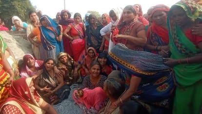 Amroha: Poles were erected under high tension line, two workers got seriously burnt due electric shock