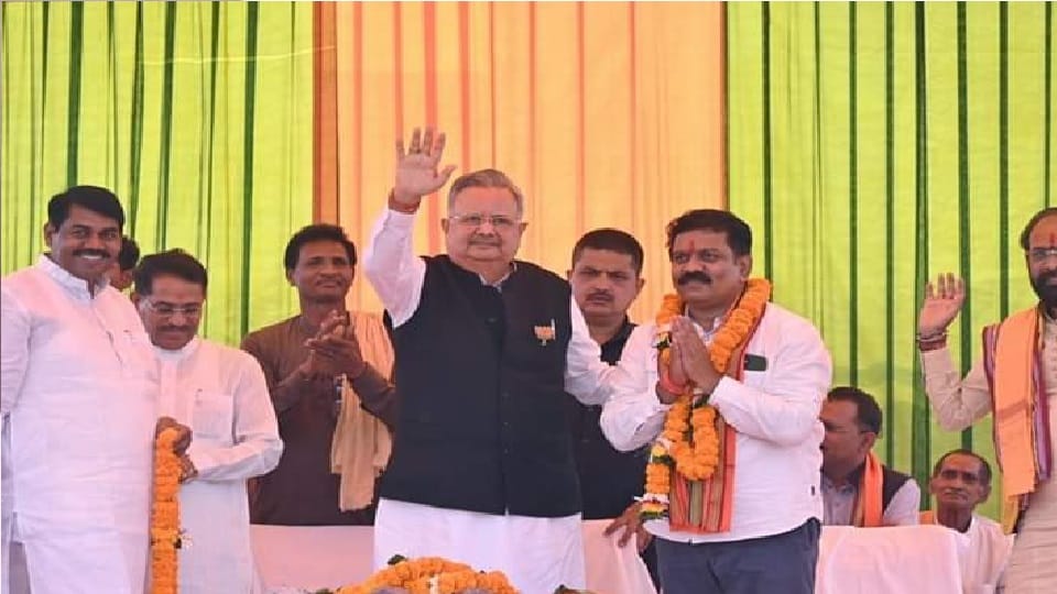 Former CM Raman Singh campaigned in Kabirdham and took jibe at Bhupesh Sarkar regarding liquor scam