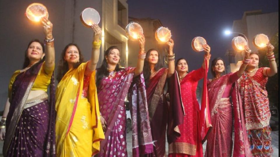 Karva Chauth: Seeing moon married women asked unbroken good fortune, decorated day with good wishes