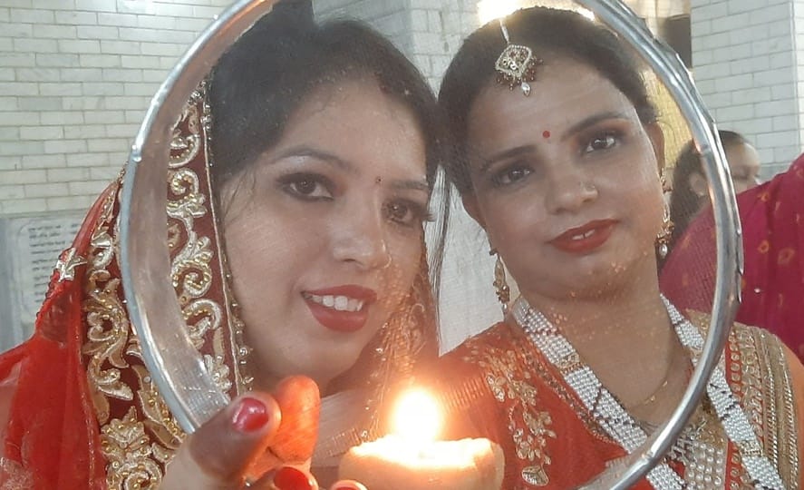 Karva Chauth: Seeing moon married women asked unbroken good fortune, decorated day with good wishes