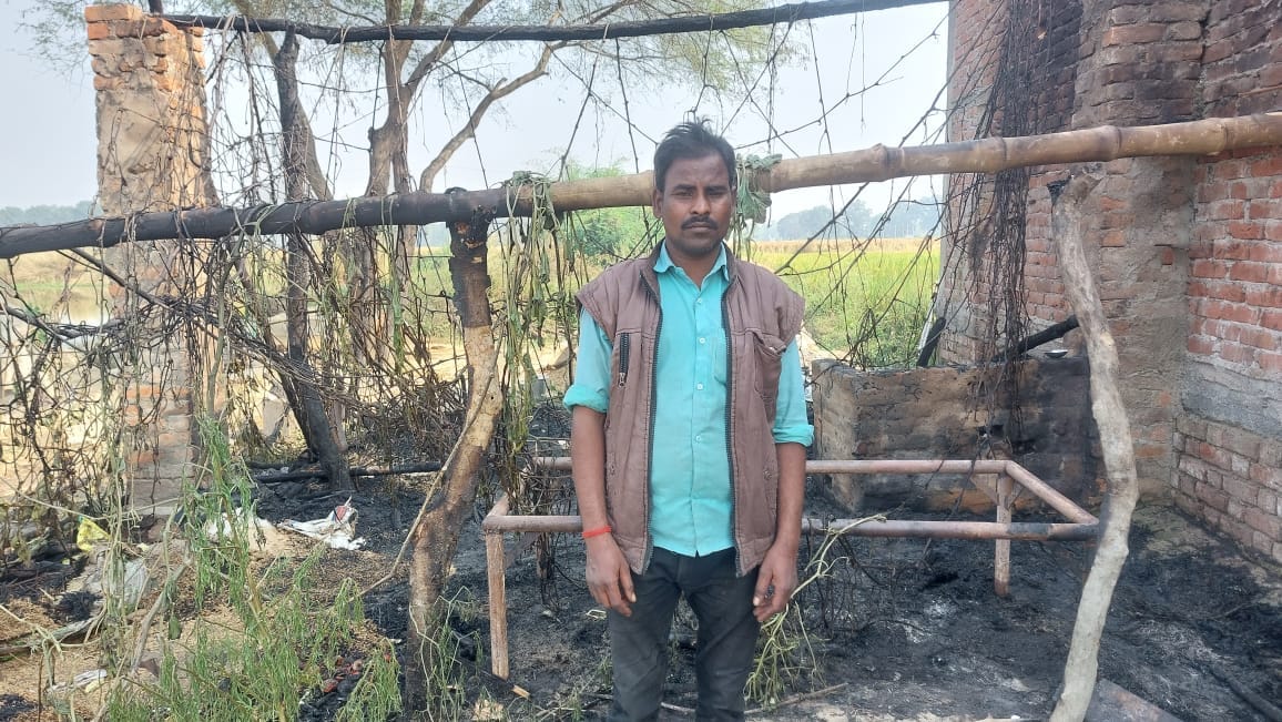 Barabanki News: Thatch burnt after fight, cash, paddy and clothes reduced to ashes, accused arrested
