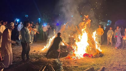 Shamli: Two sections of people are at loggerheads over the cremation of the womans dead body