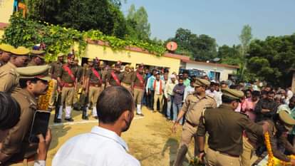 मौके पर जुटी भीड़।