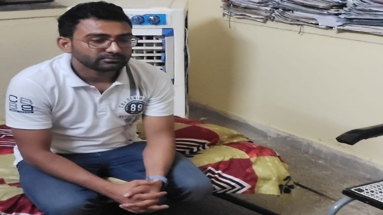 Rajasthan ED officer Naval Kishore Meena trapped while taking Rs 15 lakh