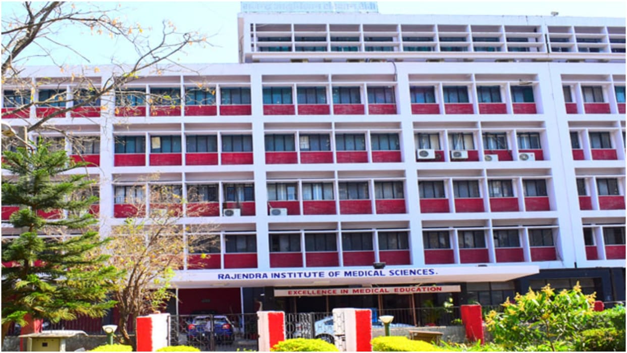 Half-burnt body of a medical student found in the campus of RIMS Jharkhand