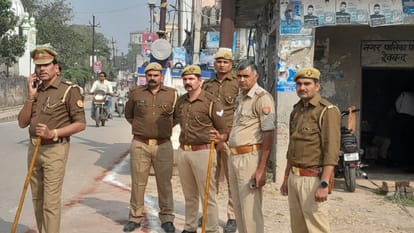 Former Chief Minister Akhilesh Yadav reached Deoband and strict security arrangements by police officers