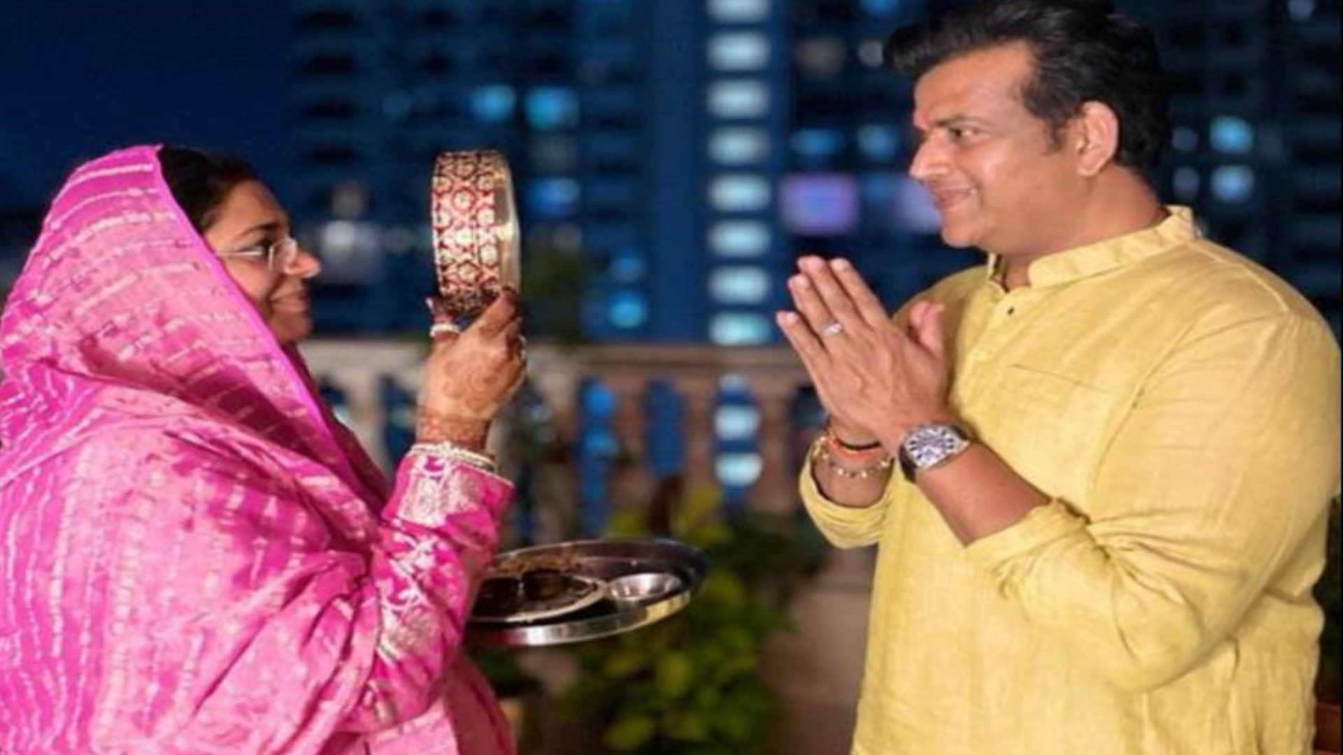 Karwa Chauth 2023 Seeing moon married women asked for long life of their husbands
