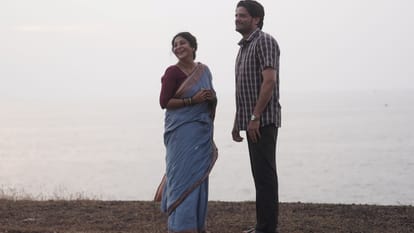 Three Of Us Review in Hindi by Pankaj Shukla Avinash Dhaware Arun Jaideep Ahlawat Shefali Shah Swanand Kirkire