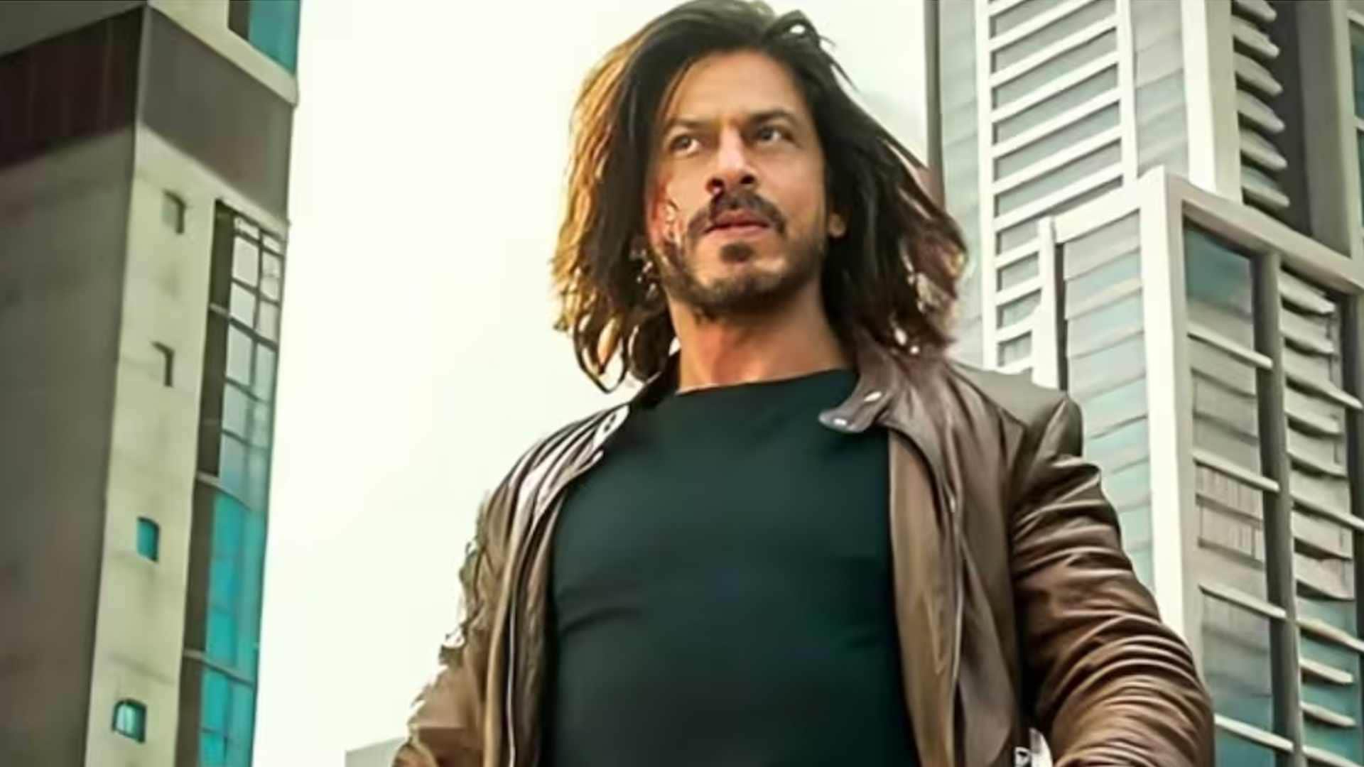 Shah Rukh Khan Reaction on holding a shotgun in Pathaan jawan and Dunki Says I actually really like this