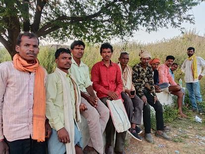 Sonebhadra: पानी से भरे गड्ढे में डूबने से सगे भाई-बहन की मौत, घर से नहाने के लिए निकले थे बच्चे Brother and sister died due to drowning in a pit filled with water, the children had come out to take a bath.