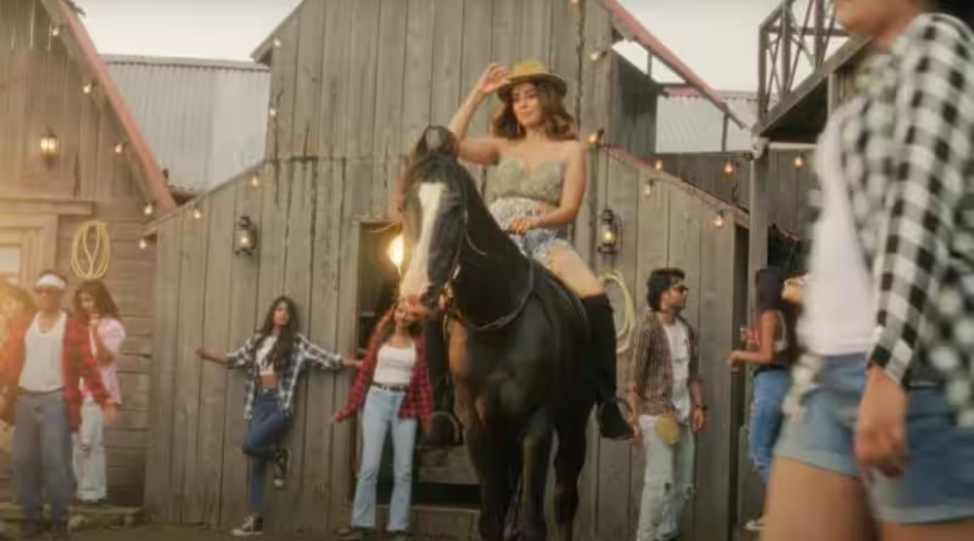 after shilpa shetty Akshara singh drops a news song bihar lootne watch video and read details inside