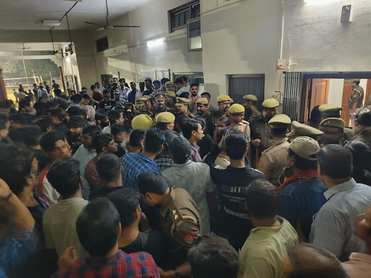 Students protest for 11 hours in IIT BHU: studies and research stopped, director and teachers taken hostage
