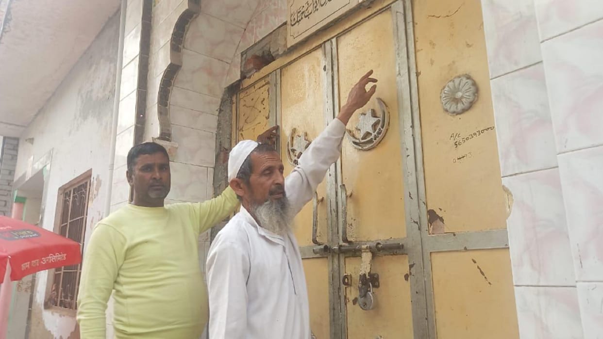 Baghpat: Attempt to spoil atmosphere by writing Jai Shri Ram on mosque in village, police officers have alert