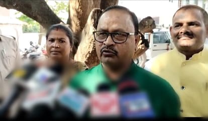 Bihar News : जदयू के बड़बोले विधायक गोपाल मंडल ने दिया विवादित बयान, कहा- जो मेरे सामने आएगा उसको फाड़ देंगे Bihar News : JDU MLA Gopal Mandal gave controversial statement.Abuse is my language. I have many weapons.