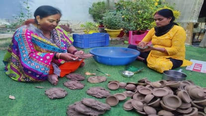 Diwali 2023: Ganesh-Lakshmi idol, lamp and jewelery are prepared from cow dung.