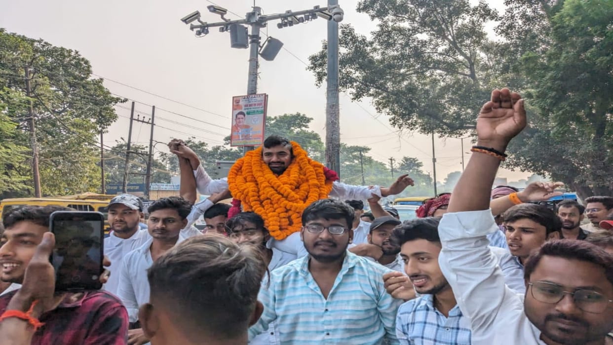 Student leader Ajay Samrat released from jail, broke the lock of Chhatra Sangh