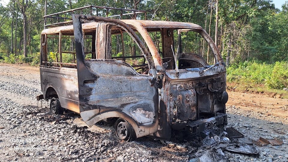 Naxalites boycotted  elections set two vehicles on fire