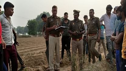 Hathras News: पोखर में दिखा नवजात का शव, कराया पोस्टमार्टम Dead body of a newborn seen in a pond