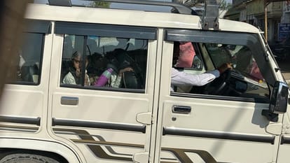 Rampur: There were more school children van standard, ARTO seized it, took them home their vehicle