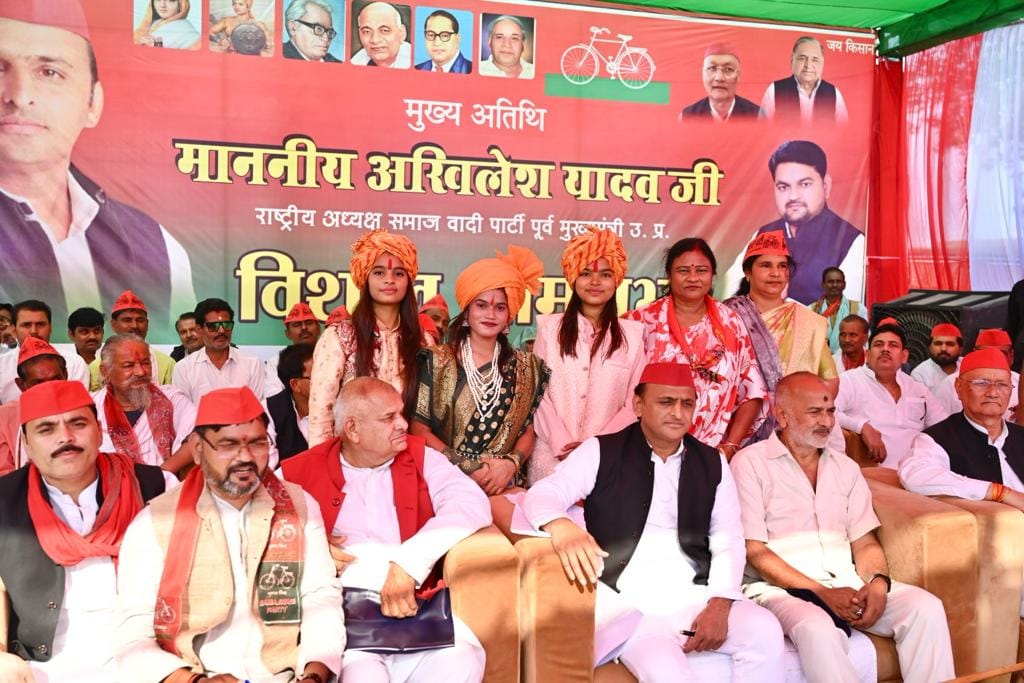 MP Election 2023 Chhatarpur SP chief Akhilesh Yadav fiercely attacks Kamal Nath