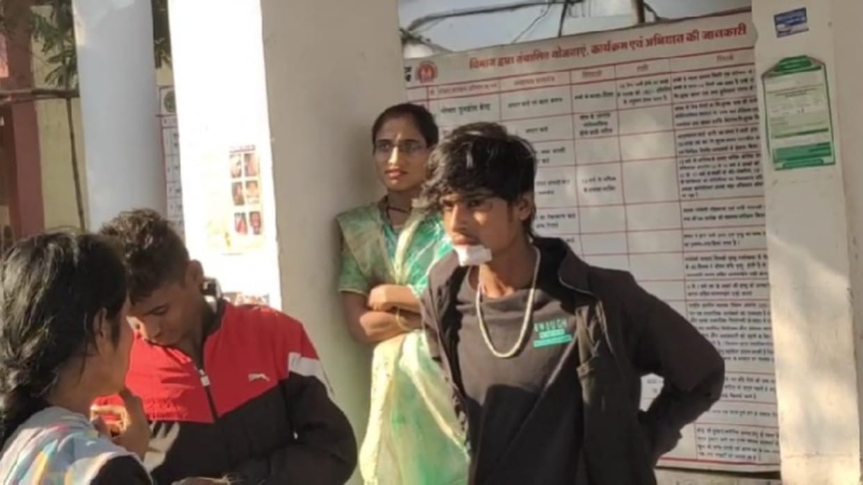 Steering of bus failed in Khargone; Crash carrying 80 passengers into bushes, 27 injured