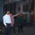 भूकंप के बाद बाहर निकल आए लोग