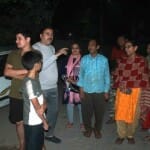 मुरादाबाद में भूकंप के बाद बाहर निकले लोग