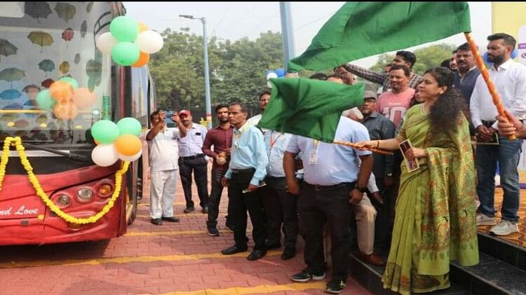 Now tourists will be able to see from Taj to Buland Darwaza by bus in Agra