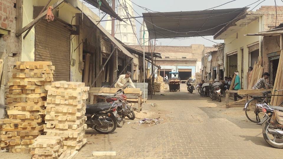 wood market finally opened on sixth day of fire in Firozabad