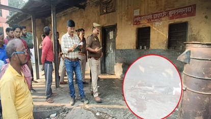 चंदौली में मर्डर: युवक का खून से लथपथ शव मिलने से फैली सनसनी, शरीर पर धारदार हथियार के वार के निशान Murder in Chandauli: Sensation spread after the blood soaked body of a young man was found