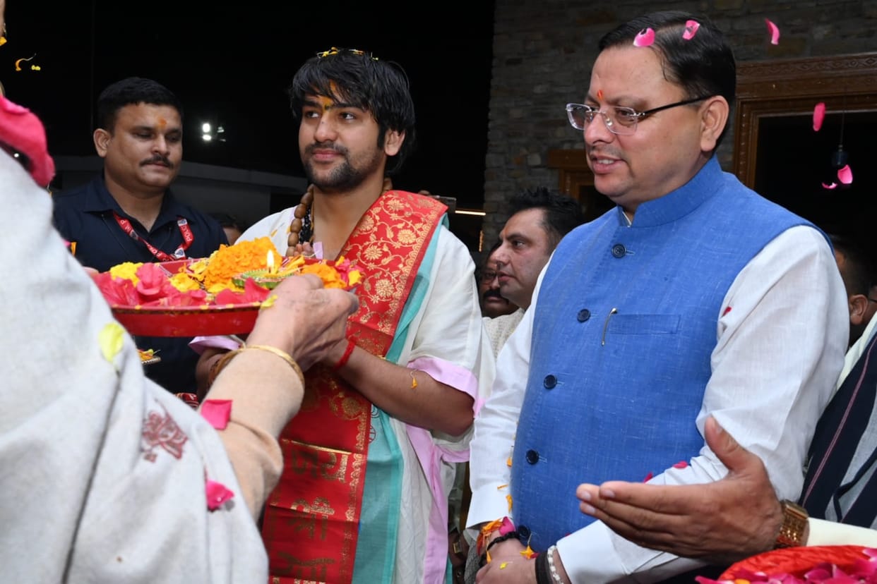 Dhirendra Shastri Darbar held in Dehradun CM Dhami called Dhirendra guardian of Sanatan culture Uttarakhand