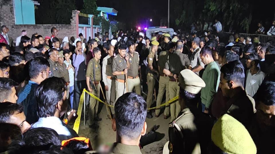 middle aged man shot dead in Firozabad who had gone to terahvi Bhandara