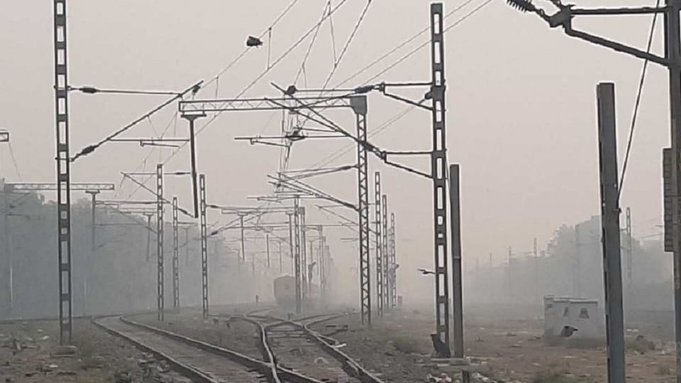 Winds coming from Punjab poison atmosphere, Hisar AQI crosses 400 for third consecutive day